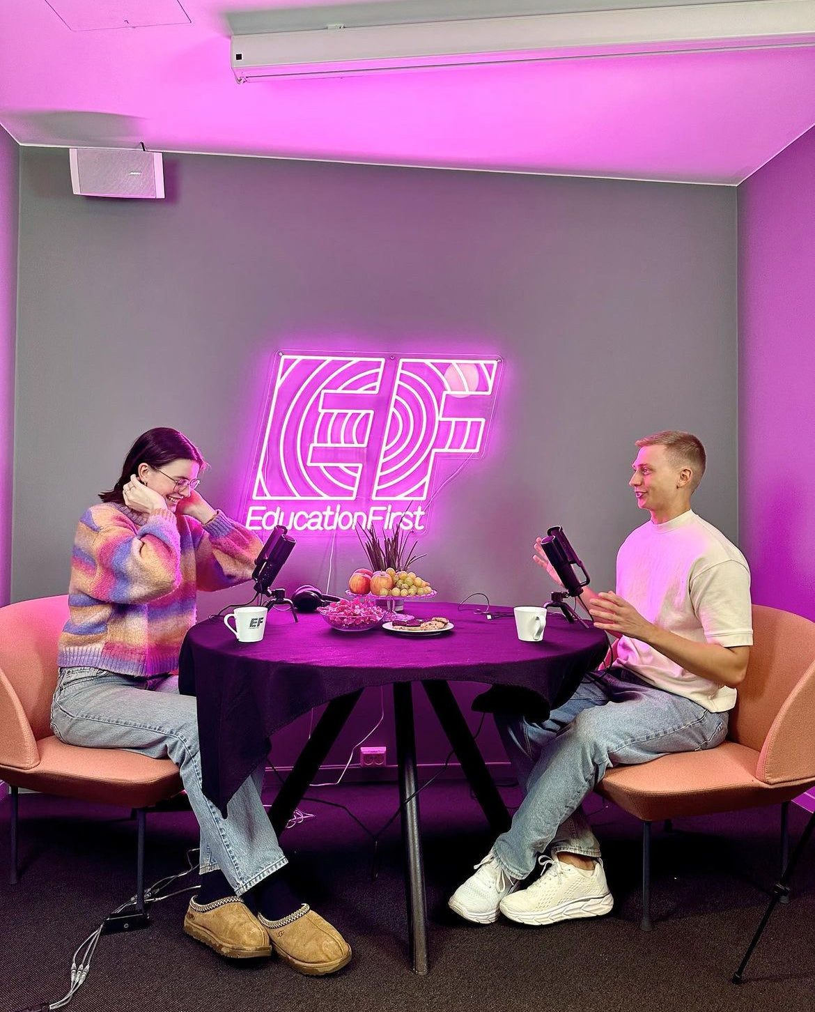 EF custom neonskilt fra Neon Oslo