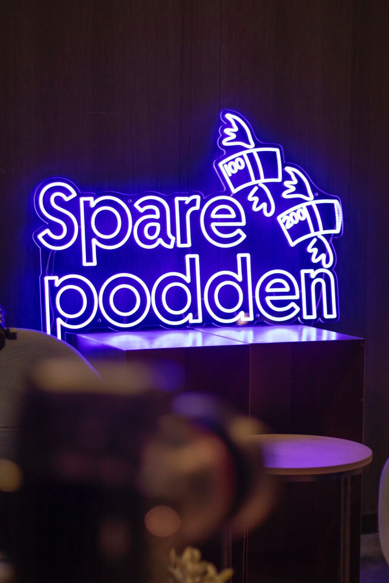Sparebank 1 SR-Bank custon neonskilt til podcast
