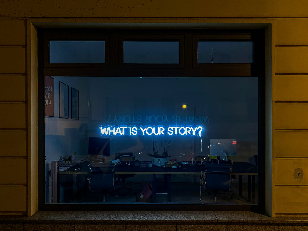 Custom "What is your story?" LED-neonskilt fra NEON OSLO