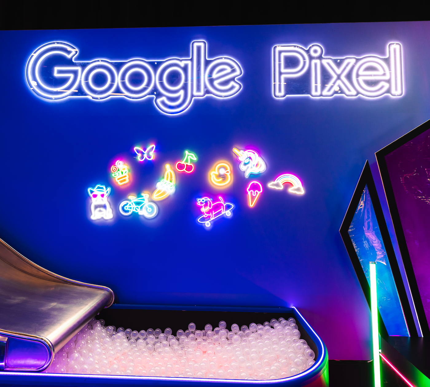 Google Pixel custom neonskilt fra Neon Oslo AS 