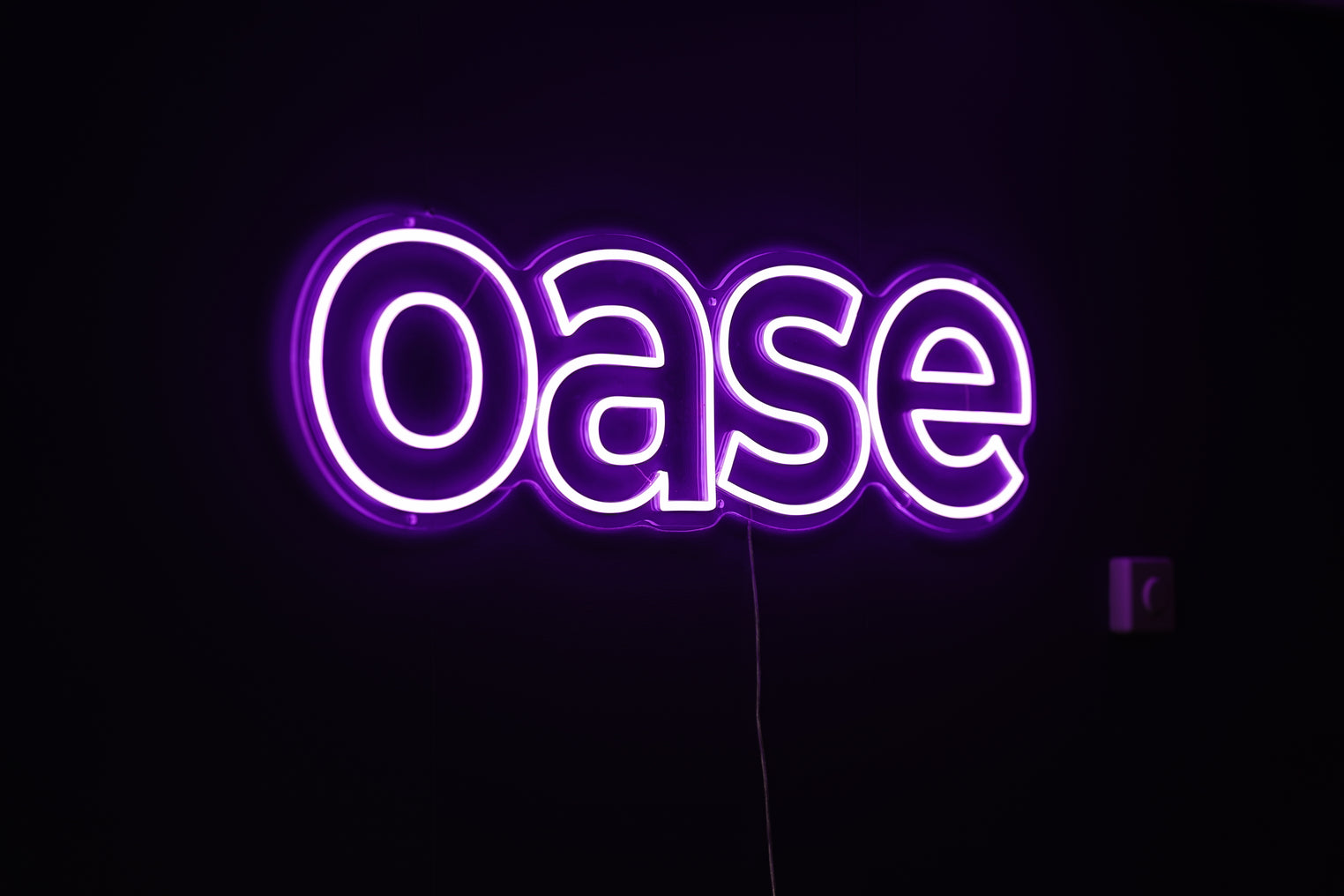 Custom Oase Media LED neonskilt av Neon Oslo
