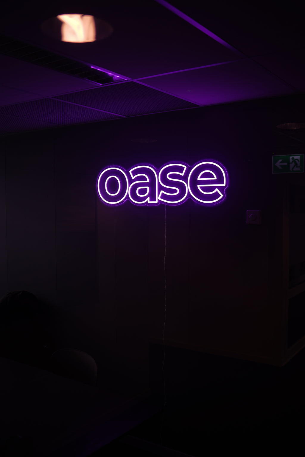 Oase Media Custom Neonskilt av Neon Oslo